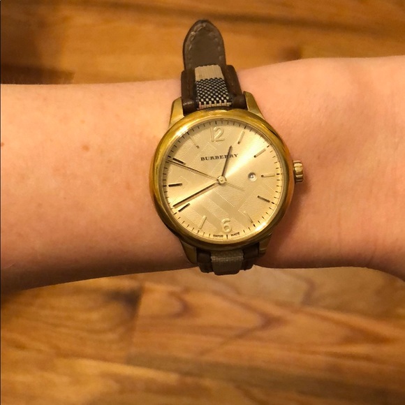 Burberry Women’s Watch with Box and Tag - Picture 5 of 8